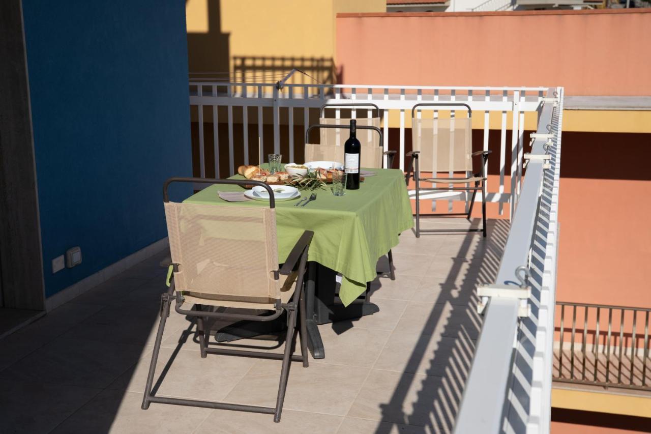 Mary Holiday House Appartement Marina di Ragusa Buitenkant foto